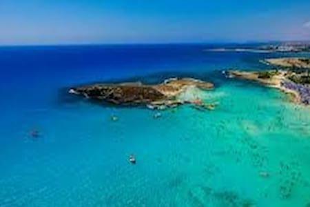 Freminore Sky Aprtments Agia Napa Buitenkant foto
